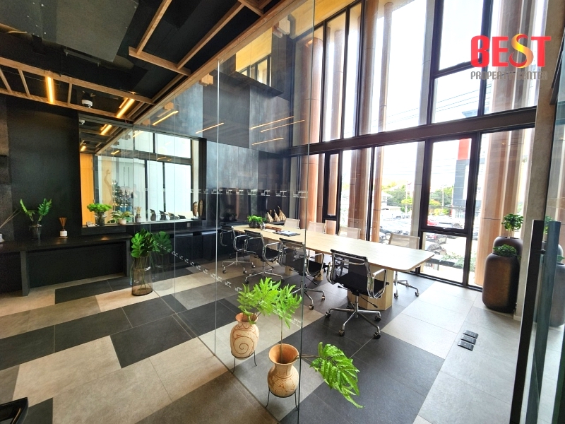 ขาย Home Office Baan Puri Puri  ลาดพร้าว 41 จอดรถ 6 คัน ออกแบบได้สวย ฟังก์ชั่นการใช้งานครบ